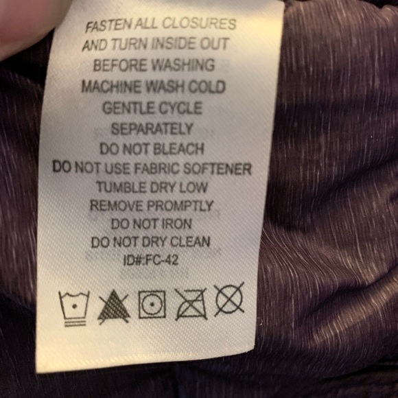 Free Country zip front hooded long sleeve jacket with light “puffer” filling - Picture 2 of 7